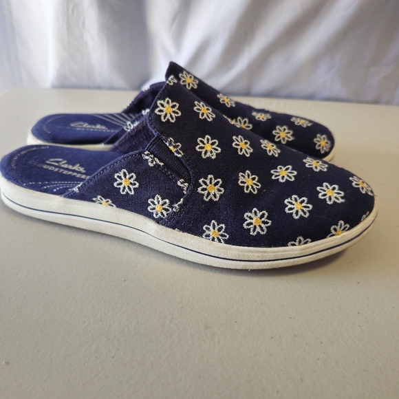 Clarks CloudSteppers Floral Embroidered Slip-On Shoes - Picture 4 of 9